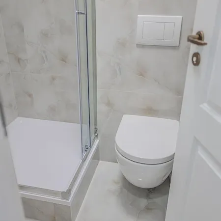 Flat In A Calm Neighborhood 4 شقة